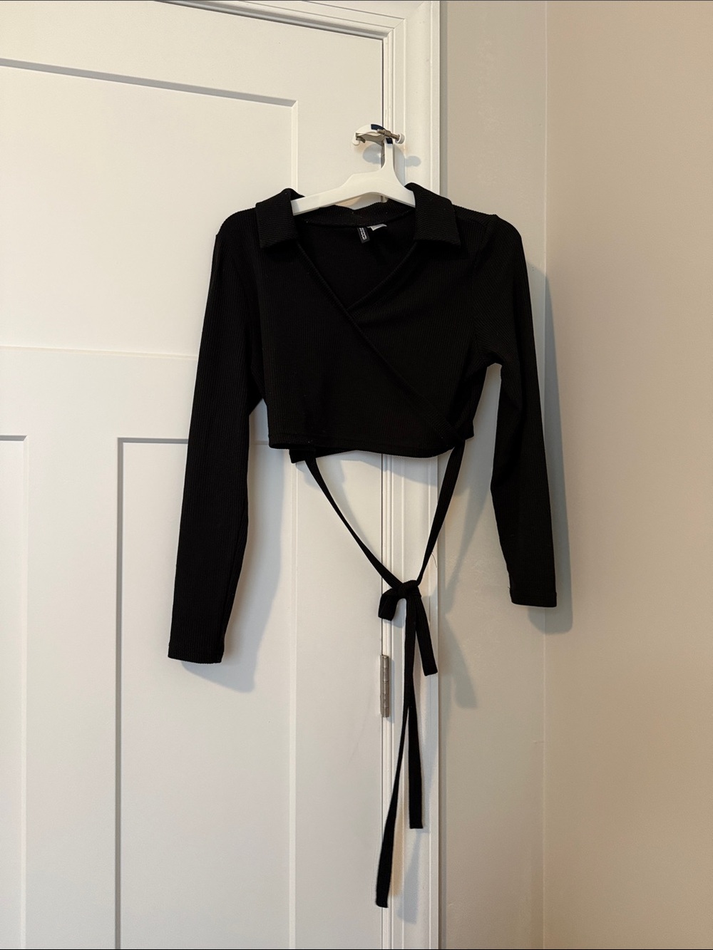 Cropped Wrap Tie Long-Sleeve Top - Black